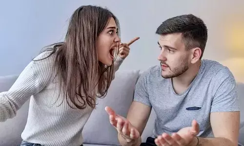 लिविंग रिलेशन पार्टनर से परेशान व्यक्ति ने बॉम्बे हाईकोर्ट में लगाई गुहार लिविंग रिलेशन पार्टनर से परेशान व्यक्ति ने बॉम्बे हाईकोर्ट में लगाई गुहार