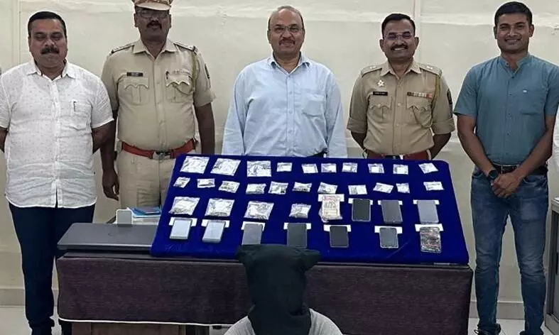 चोरी के 12 मामलों में वांछित शातिर चोर मध्यप्रदेश से गिरफ्तार चोरी के 12 मामलों में वांछित शातिर चोर मध्यप्रदेश से गिरफ्तार