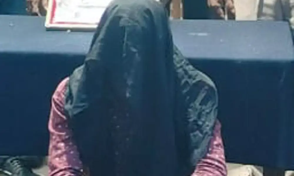 सेंधमारी करने वाले शातिर चोर को पुलिस ने पकड़ा