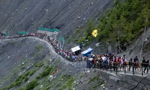 अमरनाथ तीर्थयात्री की फिसलकर मौत, एक अन्य घायल