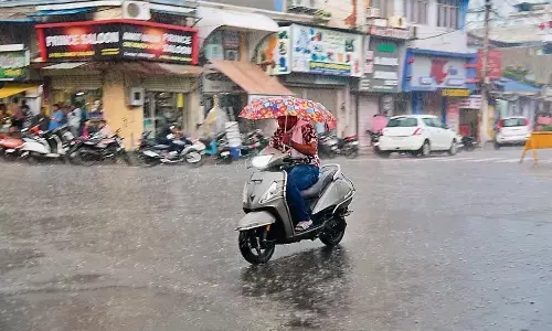 मौसम खुला और शाम को फिर बादल सक्रिय हो गए, रात को तेज बरसात हुई।