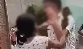 यूपी : लड़के ने कॉल रिकॉर्डिंग लीक की, पंचायत ने सुनाई चप्पल से पीटने की सजा