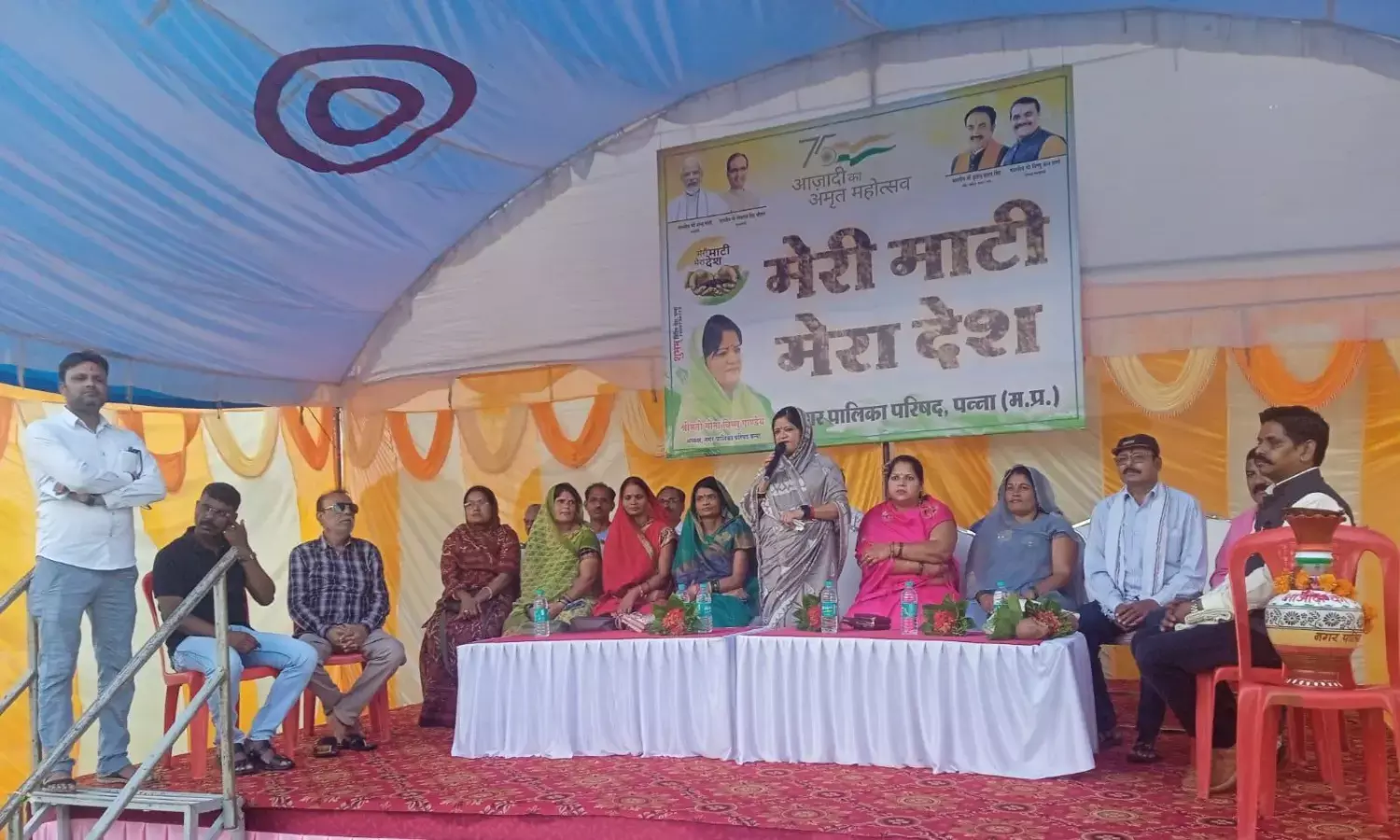 मेरी माटी-मेरा देश कार्यक्रम का हुआ आयोजन, नपा अध्यक्ष मीना पाण्डेय ने किया भूतपूर्व सैनिकों का सम्मान