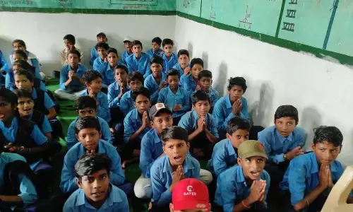 विद्यालय के प्रभारी प्राचार्य को दी गई विदाई