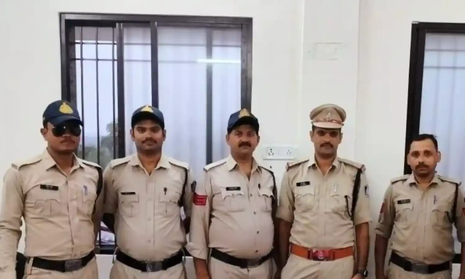 सार्वजनिक स्थान पर शराब पीने वालों के विरूद्ध की गई कार्यवाही