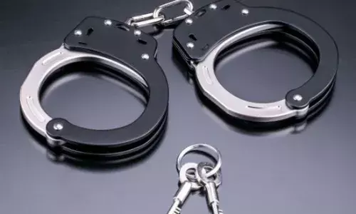 दिल्ली में पुलिस चौकियों के पास स्टंट करने के आरोप में किशोर गिरफ्तार