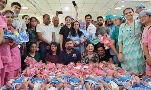 सूरत के अस्पताल में 24 घंटे में 31 बच्चों के जन्म का रिकॉर्ड बना सूरत के अस्पताल में 24 घंटे में 31 बच्चों के जन्म का रिकॉर्ड बना