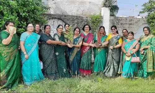 वैश्य महिला समाज ने किया वृक्षारोपण