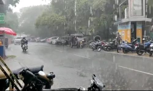 उत्तराखंड के 10 जिलों में भारी बारिश के आसार, येलो अलर्ट जारी उत्तराखंड के 10 जिलों में भारी बारिश के आसार, येलो अलर्ट जारी
