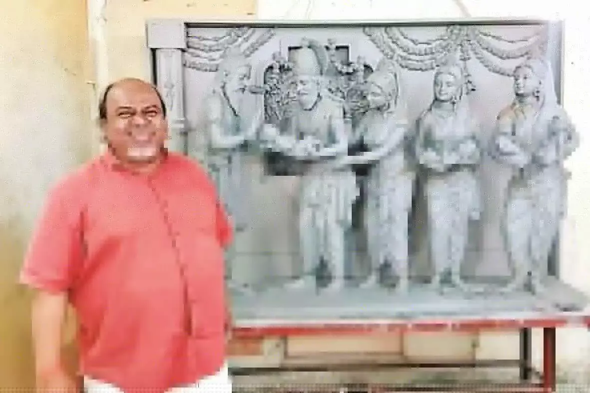 परिक्रमा पथ का शिल्प - अयोध्या के राममंदिर में नजर आएगी अहमदनगर के कलाकार प्रमोद कांबले की कला
