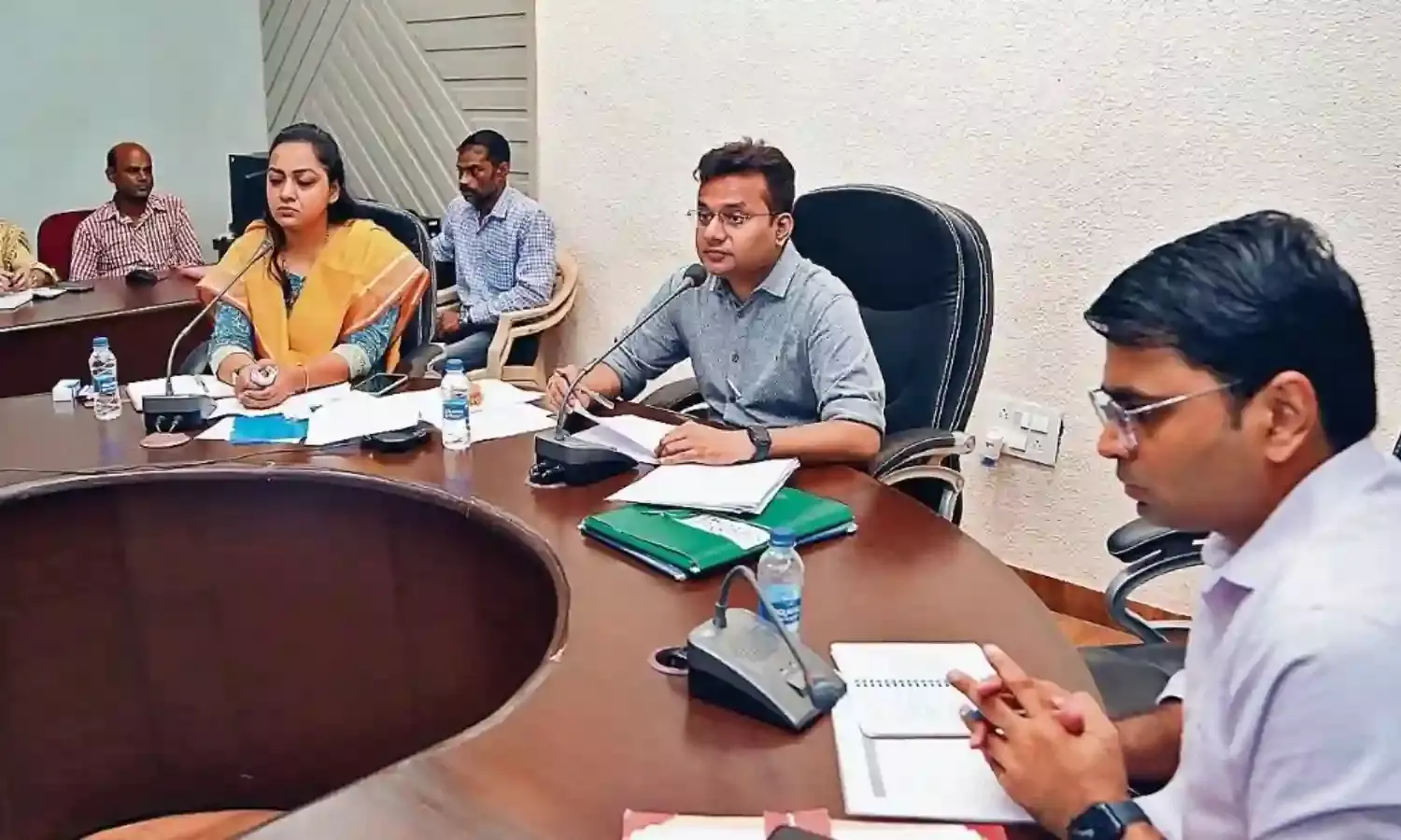 ताबड़तोड़ अंदाज में एसी ट्रायबल और खाद्य अधिकारियों को नोटिस