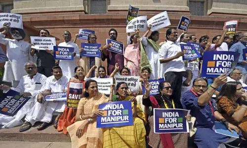मणिपुर में महिलाओं के खिलाफ हिंसा : 3 जजों की समिति ने सुप्रीम कोर्ट को रिपोर्ट सौंपी