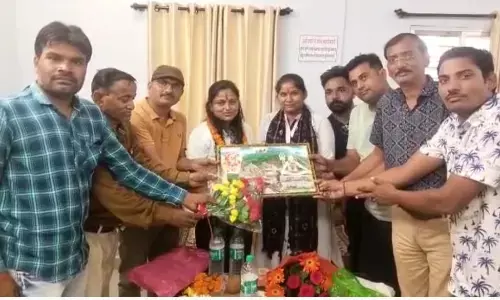 किलिमंजारो चोटी फतह कर पवई पहुंची माउंटेन गर्ल, पत्रकार कल्याण परिषद् ने किया स्वागत