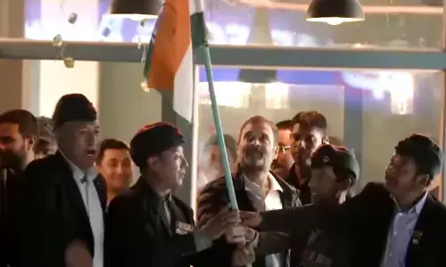 राहुल गांधी ने वरिष्‍ठ सैनिकों के साथ लेह बाजार का किया दौरा