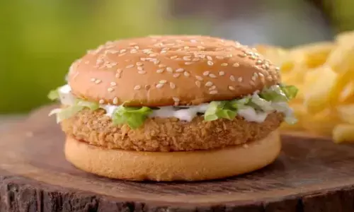 बनाएं बाज़ार जैसा वेज बर्गर घर पर, जानें इसे बनाने की आसान रेसिपी