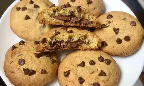 रक्षा बंधंन स्पेशल: राखी पर अपने भाई के लिए बनाइए स्पेशल चॉकलेट चिप कुकीज, इस आसान रेसिपी से रक्षा बंधंन स्पेशल: राखी पर अपने भाई के लिए बनाइए स्पेशल चॉकलेट चिप कुकीज, इस आसान रेसिपी से