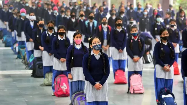 फिल्म ओह माय गॉड-2 का हुआ असर : उल्हासनगर के 15 स्कूलों में यौन शिक्षा की होगी पढ़ाई, पाठ्यक्रम में शामिल करेगी सिंधु एजुकेशन सोसायटी फिल्म ओह माय गॉड-2 का हुआ असर : उल्हासनगर के 15 स्कूलों में यौन शिक्षा की होगी पढ़ाई, पाठ्यक्रम में शामिल करेगी सिंधु एजुकेशन सोसायटी