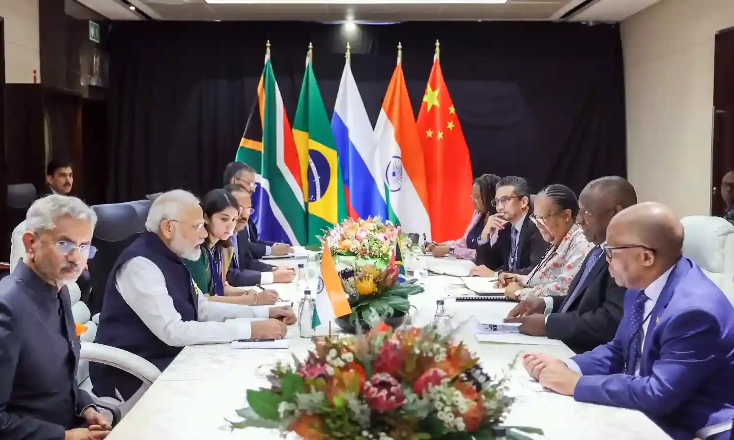 पीएम मोदी ने दक्षिण अफ्रीका के राष्ट्रपति सिरिल रामफोसा के साथ द्विपक्षीय चर्चा की