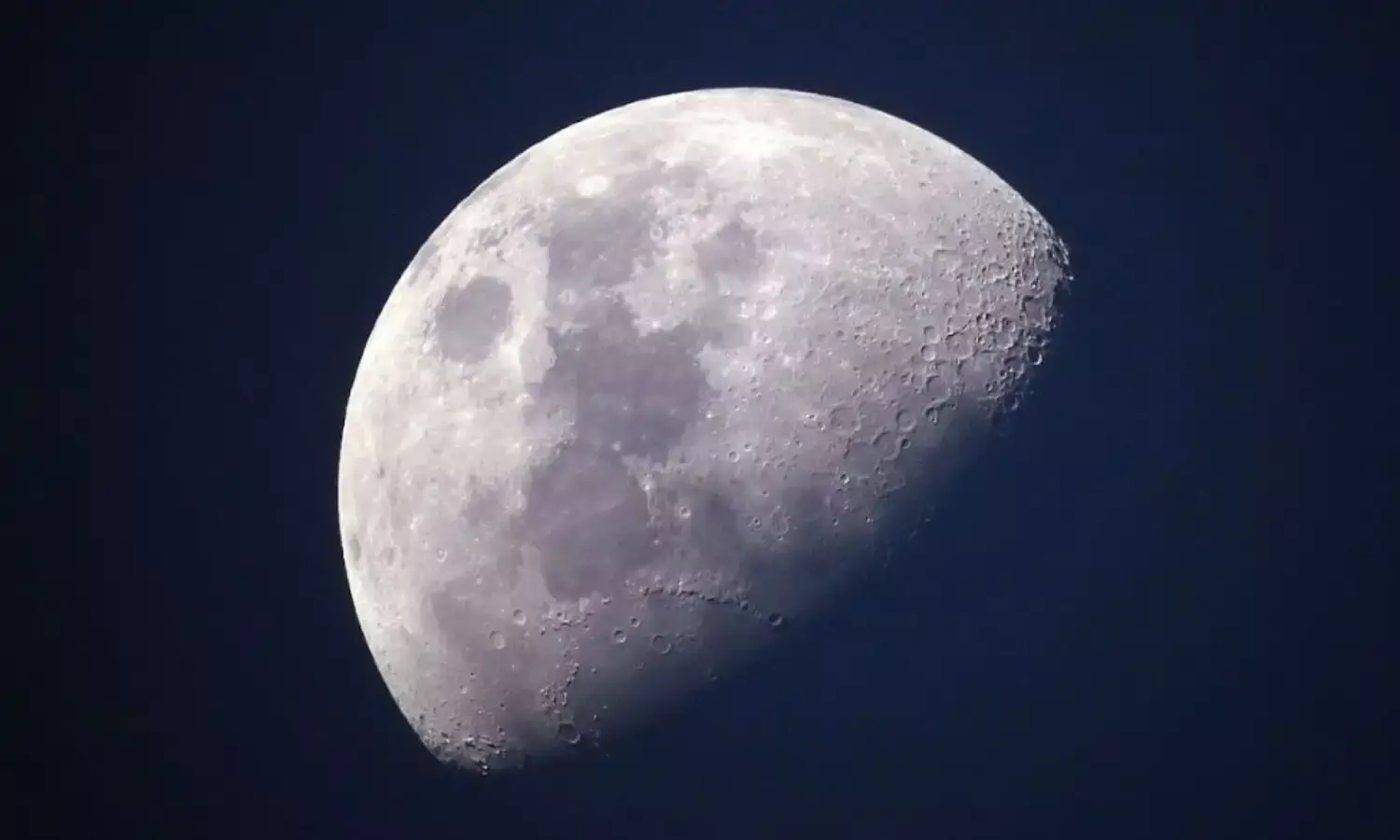 हमेशा के लिए नजरों से ओझल हो जाएगा चांद, फिर कभी नहीं आएगा नजर! चंद्रमा से जुड़े इन फैक्ट्स को जानकर रह जाओगे शॉक्ड