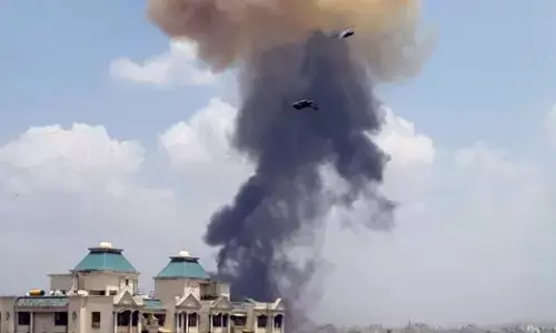 प्रेशर पाइप फटने से ब्लास्ट, दो की गई जान, एक घायल प्रेशर पाइप फटने से ब्लास्ट, दो की गई जान, एक घायल