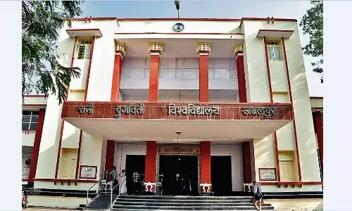 आधा दर्जन से ज्यादा परीक्षाएँ चल रहीं, उड़नदस्ता का पता नहीं