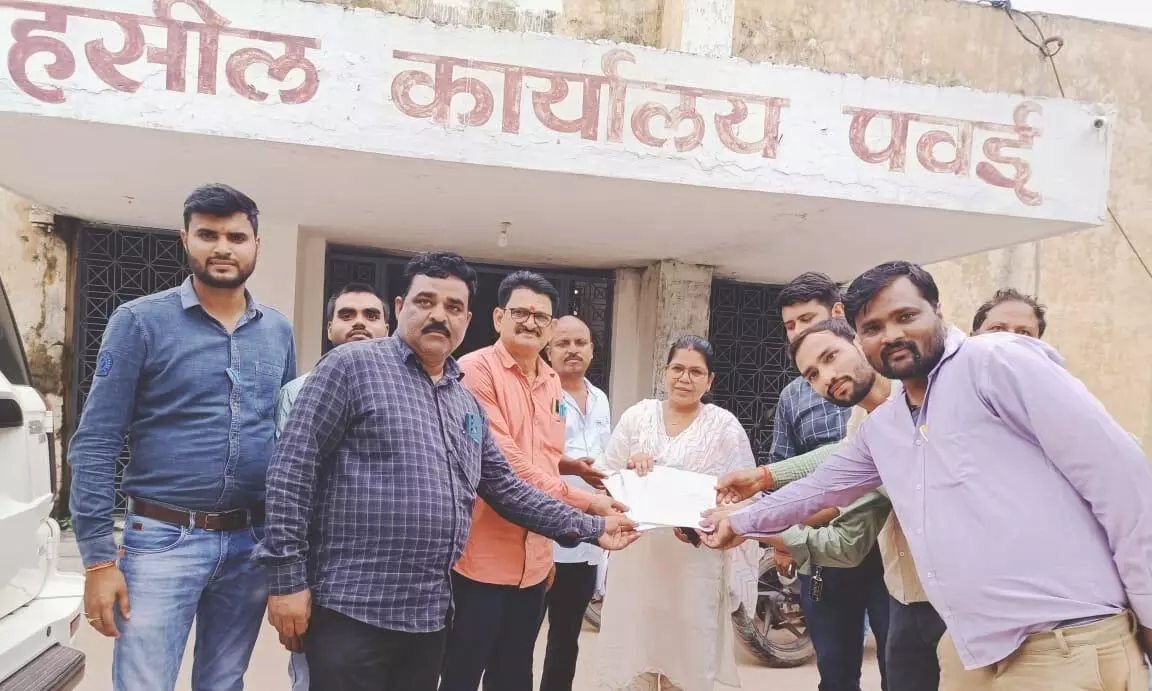 पटवारी संघ ने मांगों को लेकर मुख्यमंत्री के नाम सौंपा ज्ञापन पटवारी संघ ने मांगों को लेकर मुख्यमंत्री के नाम सौंपा ज्ञापन