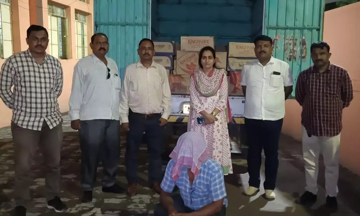 तस्करों से अवैध बियर की 63 पेटी बरामद