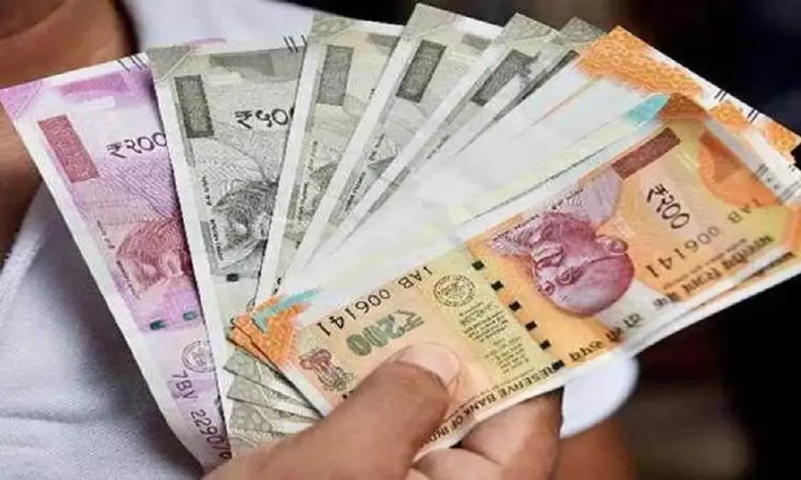 समयमान वेतनमान को लेकर जिला शिक्षा अधिकारी को दिया ज्ञापन