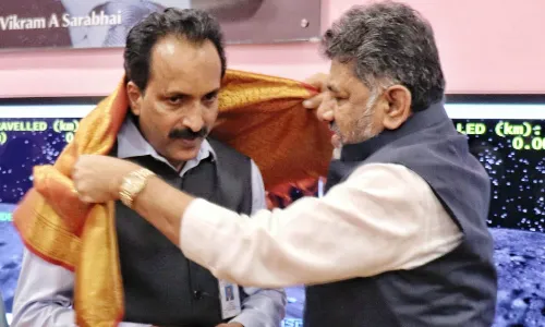 चंद्रयान-3 की सफलता : कर्नाटक के सीएम ने इसरो प्रमुख को बधाई दी, डिप्‍टी सीएम ने टीम को किया सम्मानित 