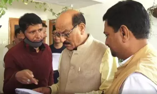 ऋषिकेश : चंद्रभागा नदी का जलस्तर बढ़ने से पुल का एप्रोच रोड दोनों तरफ से टूटा, कैबिनेट मंत्री सुबोध उनियाल ने किया निरीक्षण