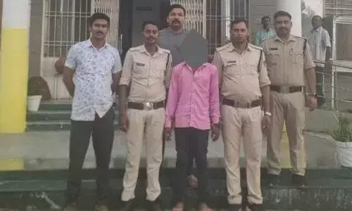 सलेहा पुलिस ने फरार चल रहे स्थाई वारंटी को मथुरा से किया गिरफ्तार सलेहा पुलिस ने फरार चल रहे स्थाई वारंटी को मथुरा से किया गिरफ्तार