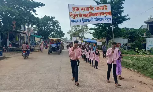 महाविद्यालय की मांग को लेकर छात्र-छात्राओं ने निकाली रैली महाविद्यालय की मांग को लेकर छात्र-छात्राओं ने निकाली रैली