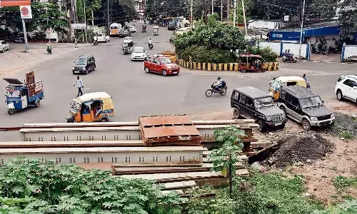 6 माह में होना था, पूरा साल बीतने के बाद आधा भी नहीं हो पाया निर्माण 6 माह में होना था, पूरा साल बीतने के बाद आधा भी नहीं हो पाया निर्माण