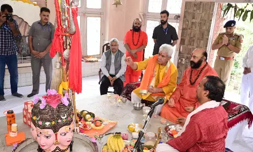 जम्मू-कश्मीर के उपराज्यपाल ने किया श्री अमरनाथजी छड़ी-मुबारक का पूजन