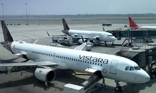 दिल्ली हवाईअड्डे पर बड़ा हदसा टला, डीजीसीए ने एयर ट्रैफिक कंट्रोलर को हटाया