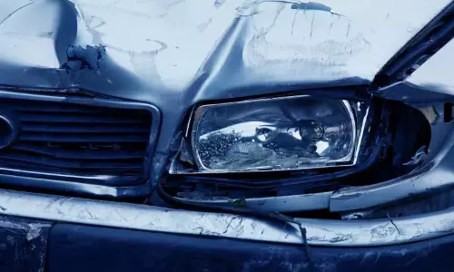 हैदराबाद में तेज रफ्तार कार पलटने से छात्र की मौत