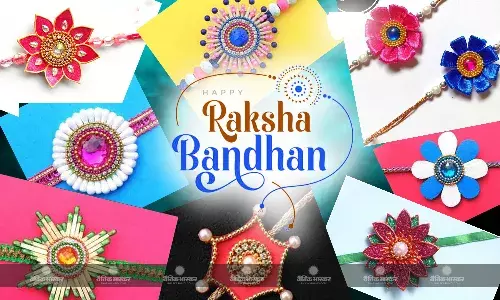 रक्षाबंधन पर भाई के लिए करना चाहती हैं कुछ स्पेशल तो, घर पर बनाएं ये सुंदर राखी रक्षाबंधन पर भाई के लिए करना चाहती हैं कुछ स्पेशल तो, घर पर बनाएं ये सुंदर राखी