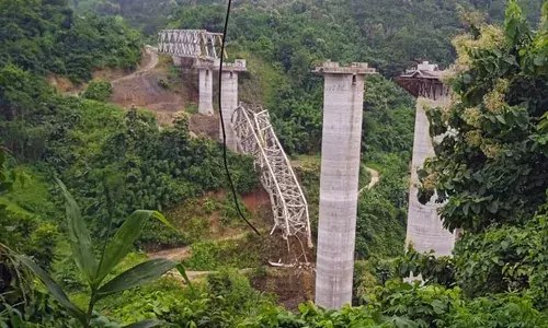 मिजोरम रेल-पुल ढहने से राज्य के श्रमिकों की मौत पर बंगाल में वाक्-युद्ध