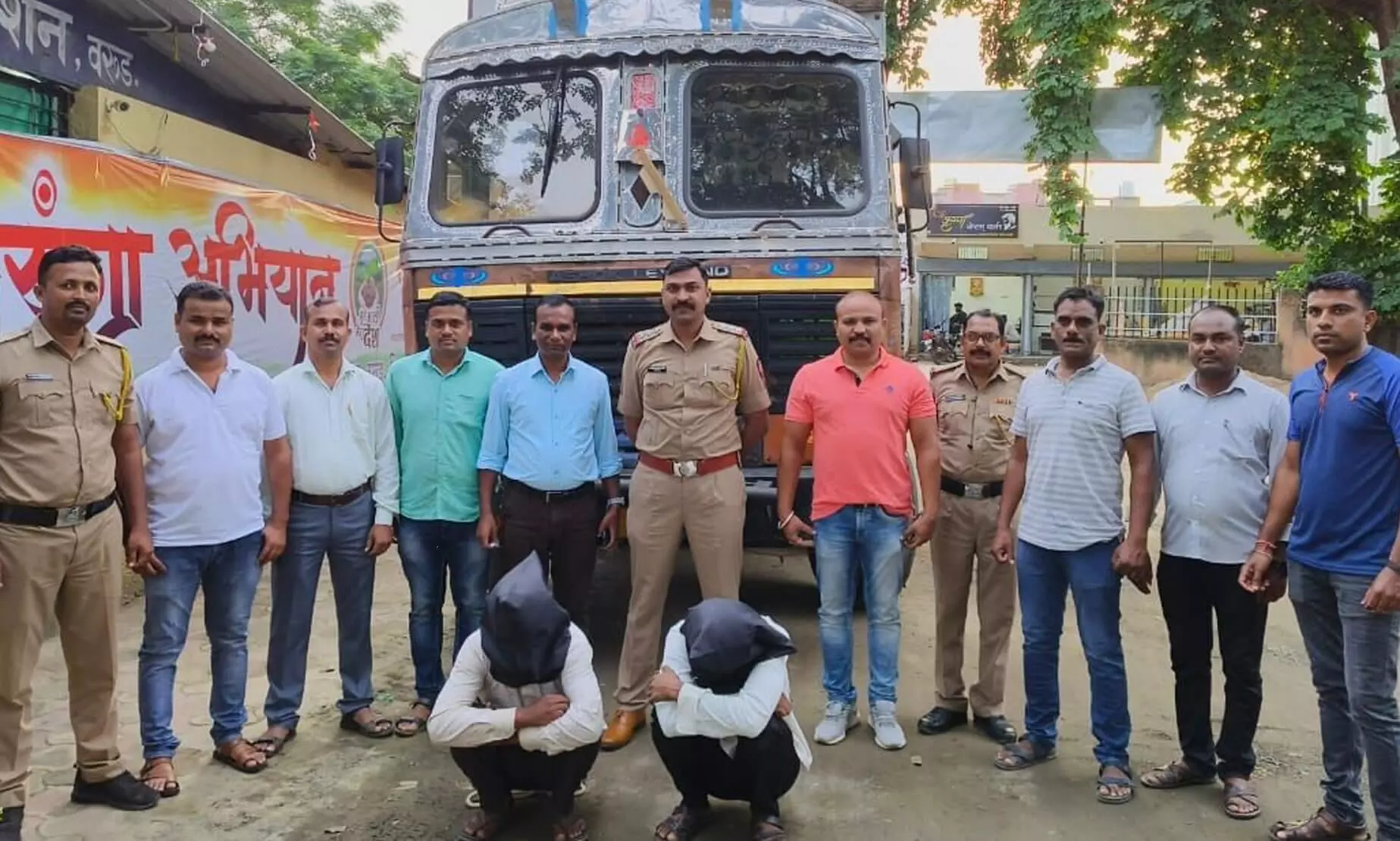 यवतमाल में छुपाकर रखा 13.75 लाख का चना जब्त यवतमाल में छुपाकर रखा 13.75 लाख का चना जब्त