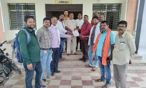 सिमरिया में पटवारी संघ ने सौंपा मुख्यमंत्री के नाम ज्ञापन