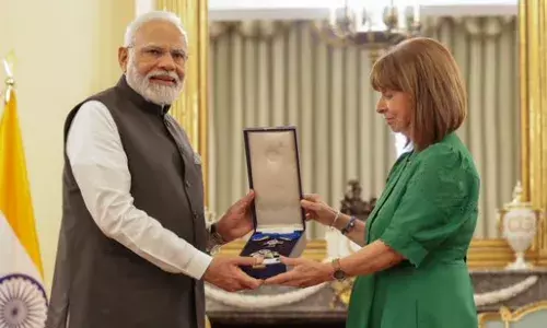 मोदी ने ग्रीस के राष्ट्रपति से की मुलाकात, चंद्रयान की सफलता पर की बात