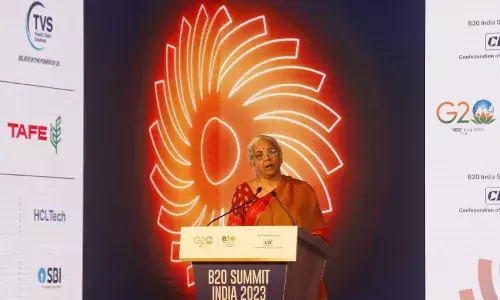 इलेक्ट्रिक वाहनों पर आयात शुल्क में कटौती का कोई प्रस्ताव नहीं: सीतारमण इलेक्ट्रिक वाहनों पर आयात शुल्क में कटौती का कोई प्रस्ताव नहीं: सीतारमण