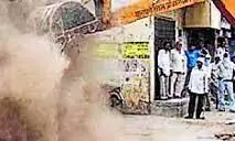 अतिक्रमित मकान टूटते देख मां-बेटी ने किया खुदकुशी का प्रयास अतिक्रमित मकान टूटते देख मां-बेटी ने किया खुदकुशी का प्रयास