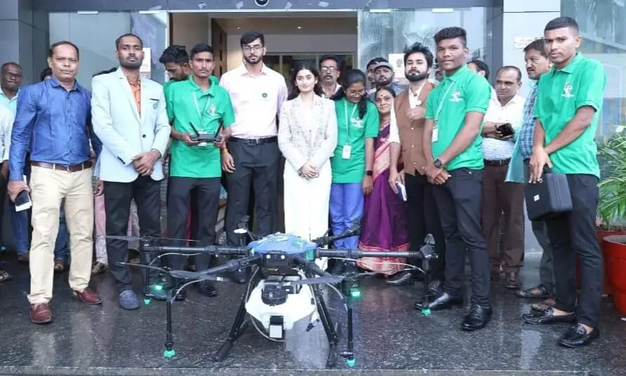 किसान ड्रोन की सहायता से कर सकेंगे कीटनाशक का छिड़काव किसान ड्रोन की सहायता से कर सकेंगे कीटनाशक का छिड़काव