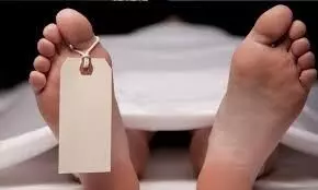 कीटनाशक के छिड़काव के दौरान किसान की मृत्यु कीटनाशक के छिड़काव के दौरान किसान की मृत्यु