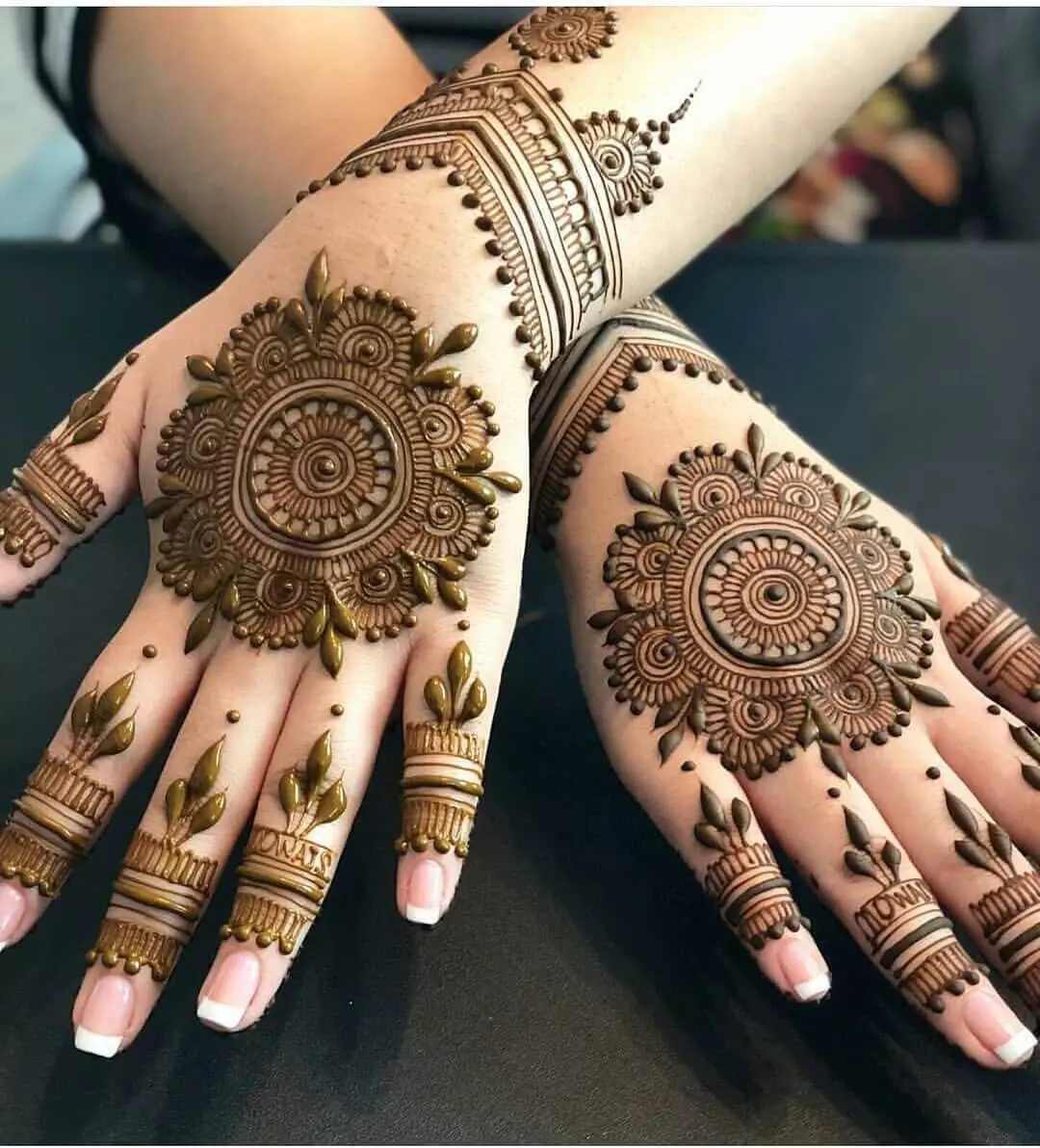 Simple Easy Mehndi Designs For Raksha Bandhan - रक्षाबंधन पर मिनटों में  लगाएं अपने हाथों पर मेहंदी के ये सुंदर डिजाइन | Wonder Facts Hindi