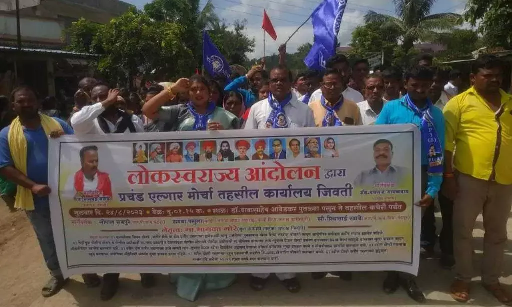 दो युवकों हत्या के आरोपियों की गिरफ्तारी की मांग को लेकर निकाला मोर्चा