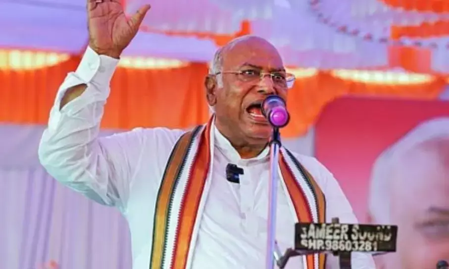 तेलंगाना विधानसभा चुनाव 2023 : खड़गे ने बीजेपी और बीआरएस पर साधा निशाना, बोले - दोनों के बीच अंदरूनी दोस्ती, 53 साल का रिपोर्ट कार्ड मांगने पर कही ये बात