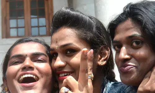 ट्रांसजेंडर के लिए आरक्षण की मांग वाली याचिका पर सुप्रीम कोर्ट ने केंद्र और राज्यों से जवाब मांगा