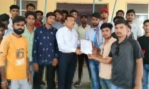 एनएसयूआई ने इंदौर में हुए लाठीचार्ज के विरोध में सौंपा ज्ञापन एनएसयूआई ने इंदौर में हुए लाठीचार्ज के विरोध में सौंपा ज्ञापन